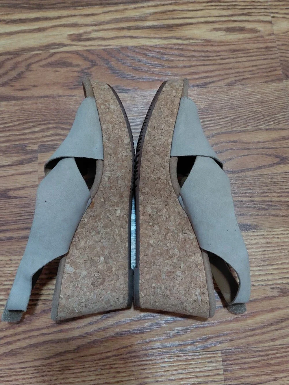 Clarks Chunky Wedge Sandals Women Sz 9 Taupe Beige Open Toe Soft Cushion Sandal